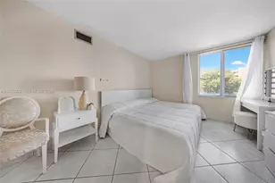 250 180th Dr, Sunny Isles Beach, FL 33160 - Photo 13