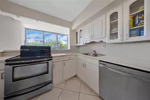 250 180th Dr, Sunny Isles Beach, FL 33160 - Photo 9