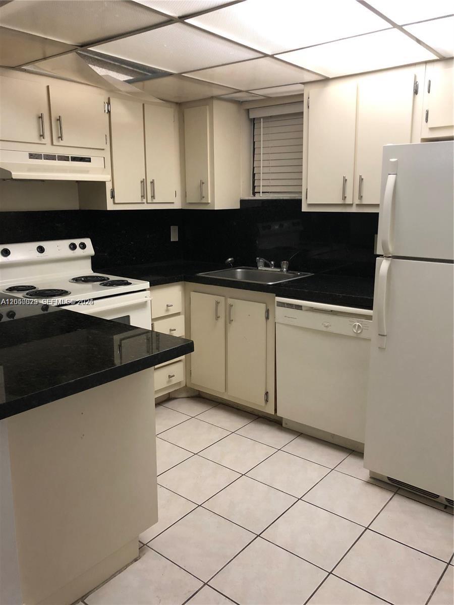8290 Lake Dr #349 - 8290 Lake Dr #349, Doral, FL 33166 Luxury Property | Jose Angel Pina