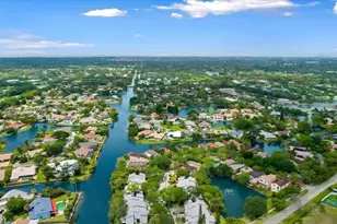9847 Fairway Cove Ln, Plantation, FL 33324 - Photo 17