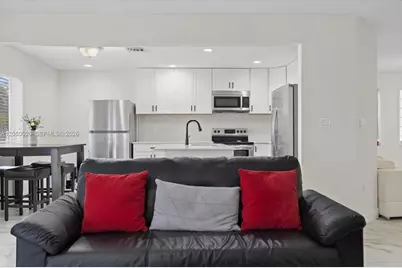 9847 Fairway Cove Ln, Plantation, FL 33324 - Photo 11