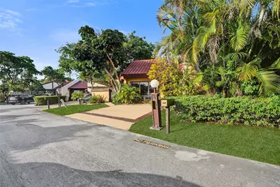 20435 NE 10th Ct, Miami, FL 33179 - Photo 37