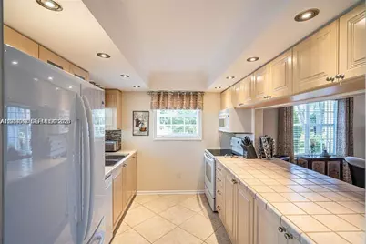 221 Waterside Dr #221, Hypoluxo, FL 33462 - Photo 9