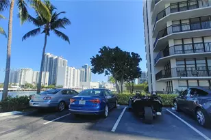 1000 Parkview Dr, Hallandale Beach, FL 33009 - Photo 25