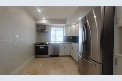 1000 Parkview Dr #125, Hallandale Beach, FL 33009 - Photo 3