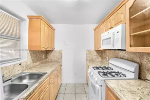 1305 W 53rd St, Hialeah, FL 33012 - Photo 11