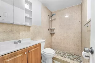 1305 W 53rd St, Hialeah, FL 33012 - Photo 15