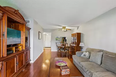 7094 Golf Colony Ct #104, Lake Worth, FL 33467 - Photo 9