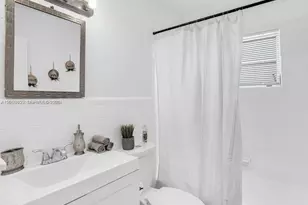 1092 SW 3rd St, Hallandale Beach, FL 33009 - Photo 15