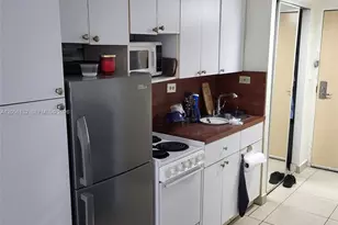 19201 E Collins Ave, Sunny Isles Beach, FL 33160 - Photo 9
