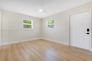 702 NW 18th St, Fort Lauderdale, FL 33311 - Photo 9
