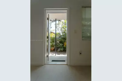 3676 Oak Ave #6, Miami, FL 33133 - Photo 7