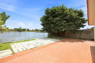 2555 W 65th St, Hialeah, FL 33016 - Photo 23