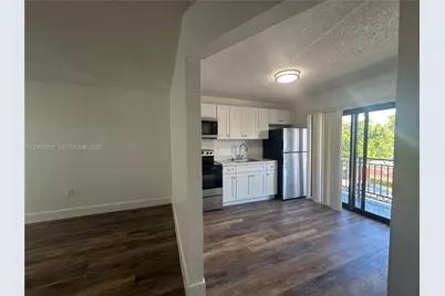 529 SW 4th St #301, Miami, FL 33130 - Photo 3