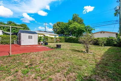 271 E 17th St, Hialeah, FL 33010 - Photo 13