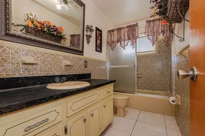 271 E 17th St, Hialeah, FL 33010 - Photo 11