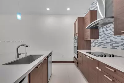 15455 NW 88th Ct, Miami Lakes, FL 33018 - Photo 9