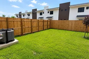 552 NW 7th St, Florida City, FL 33034 - Photo 3