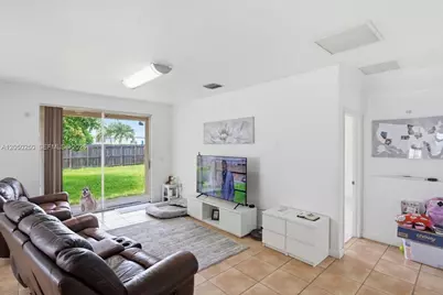 14623 SW 11th St, Miami, FL 33184 - Photo 9