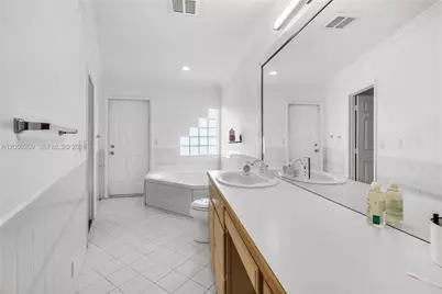 2424 NE 18th Ave, Wilton Manors, FL 33305 - Photo 27