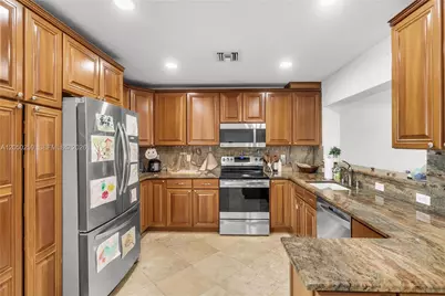 2424 NE 18th Ave, Wilton Manors, FL 33305 - Photo 5