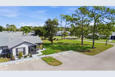 10548 Quincy Ct, Lehigh Acres, FL 33936 - Photo 21