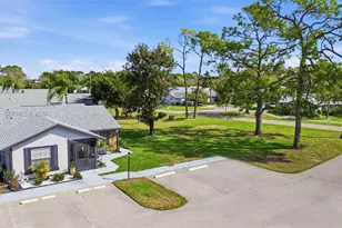 10548 Quincy Ct, Lehigh Acres, FL 33936 - Photo 21
