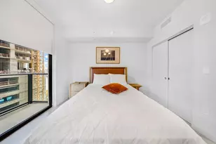 11 NE 6th St, Miami, FL 33132 - Photo 9
