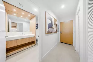 11 NE 6th St, Miami, FL 33132 - Photo 11
