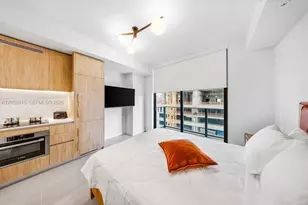 11 NE 6th St, Miami, FL 33132 - Photo 15