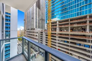 11 NE 6th St, Miami, FL 33132 - Photo 7