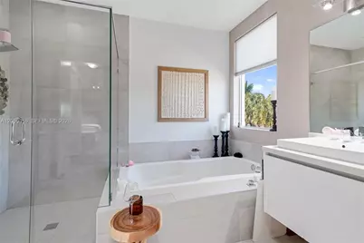 7515 NW 99th Ave, Doral, FL 33178 - Photo 25