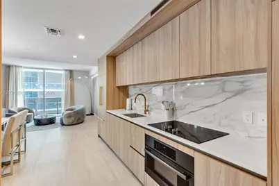 77 SE 5th St #2006, Miami, FL 33131 - Photo 3