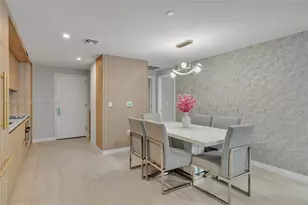 77 SE 5th St, Miami, FL 33131 - Photo 5