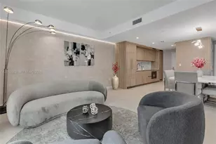 77 SE 5th St, Miami, FL 33131 - Photo 9