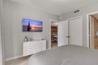 77 SE 5th St #2006, Miami, FL 33131 - Photo 17