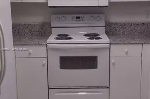 10902 NW 83rd St, Doral, FL 33178 - Photo 11