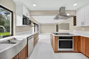 8024 SW 91 Ave, Miami, FL 33173 - Photo 3