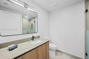 121 NE 5th St, Miami, FL 33132 - Photo 11