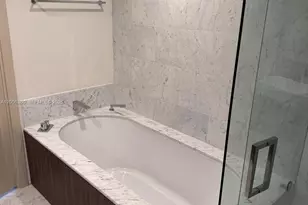 1000 Brickell Plaza, Miami, FL 33131 - Photo 25