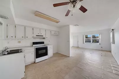 9800 NW 70th Ct, Tamarac, FL 33321 - Photo 7