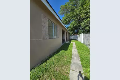 724 SW 7th Ter #1-2, Hallandale Beach, FL 33009 - Photo 15