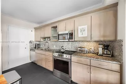 5055 Collins Ave #9K, Miami Beach, FL 33140 - Photo 13