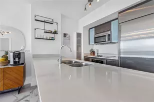 55 SE 6th St, Miami, FL 33131 - Photo 9