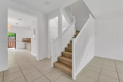 582 NE 207th St, Miami, FL 33179 - Photo 7