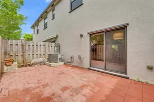 582 NE 207th St, Miami, FL 33179 - Photo 17