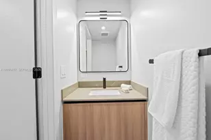 121 NE 5th St, Miami, FL 33132 - Photo 11