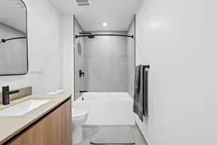121 NE 5th St, Miami, FL 33132 - Photo 9