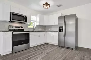 929 S N St, Lake Worth, FL 33460 - Photo 1