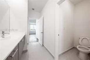 10270 NW 66th St, Doral, FL 33178 - Photo 11